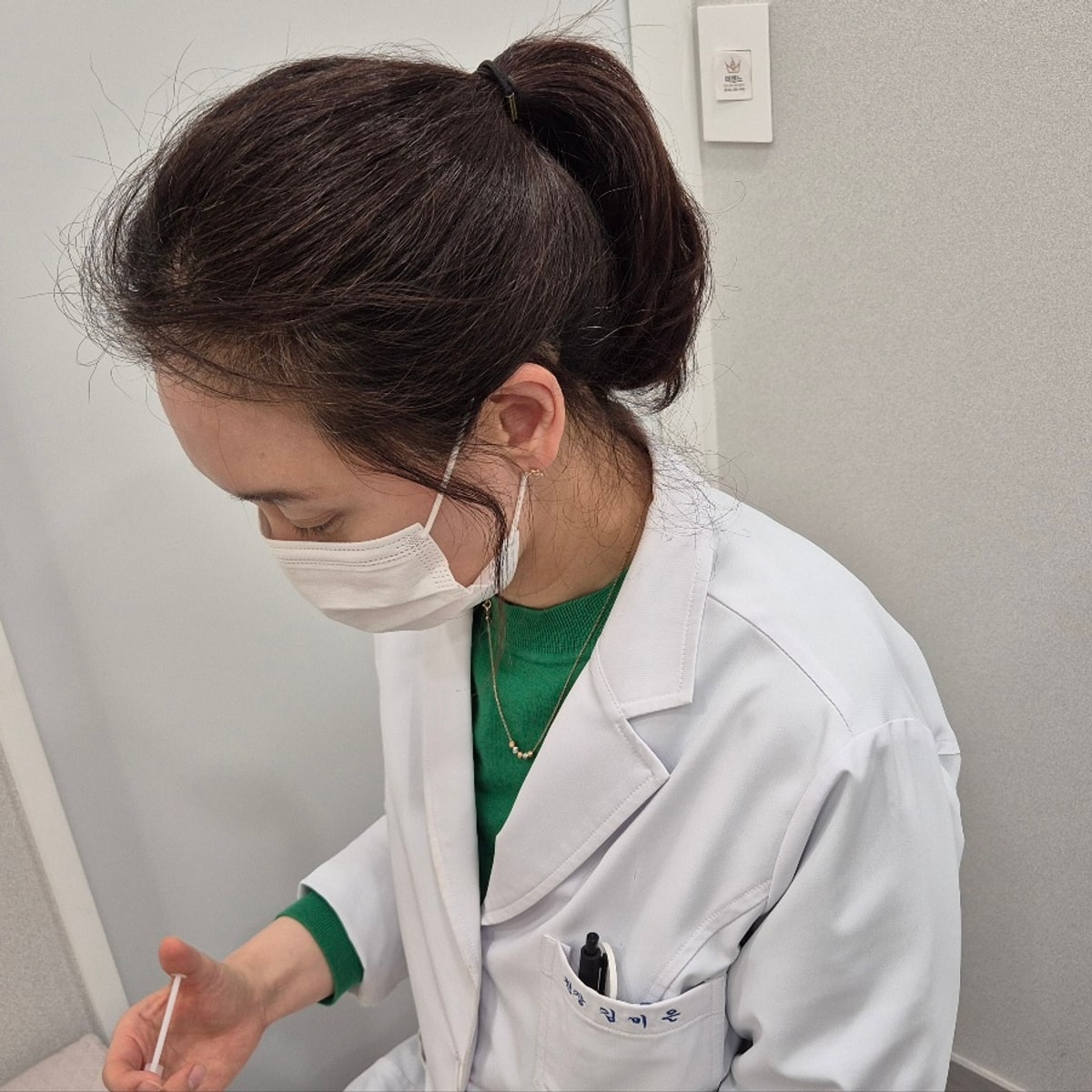 봉담 물광주사 상담 관련 미엔느의원 주사 시술 준비 장면